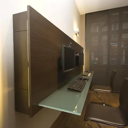 Victor Masse Hotel